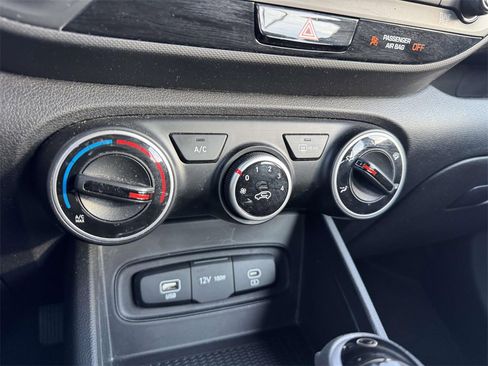 Certified 2023 Hyundai Venue SE image 25