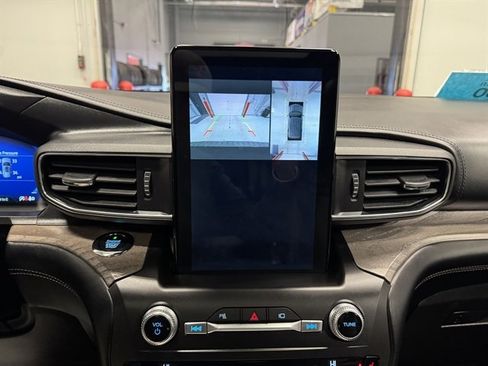 Used 2020 Ford Explorer Platinum w/ Premium Technology Package image 28