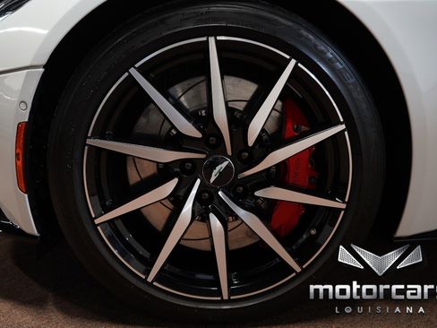 Used 2018 Aston Martin DB11 Coupe image 22