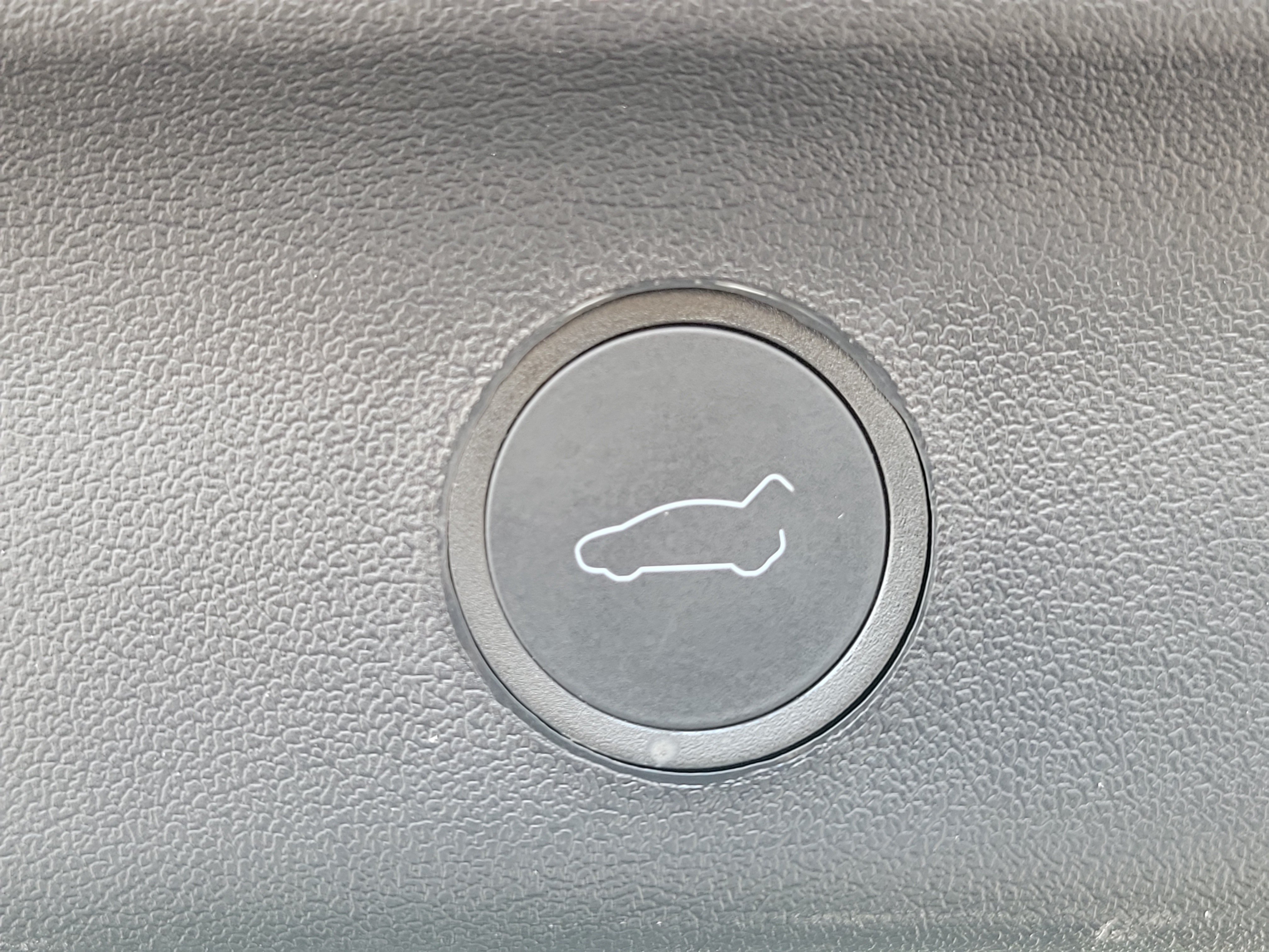 Used 2024 Tesla Model Y Long Range AWD/4WD image 13