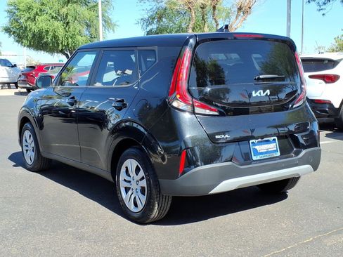 Used 2023 Kia Soul LX FWD image 3