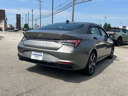 Used 2022 Hyundai Elantra Limited w/ Cargo Package FWD image 5