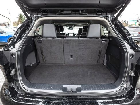 Used 2023 Toyota Highlander XLE AWD/4WD image 37