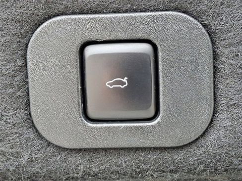Used 2017 Lincoln Continental Select FWD image 28