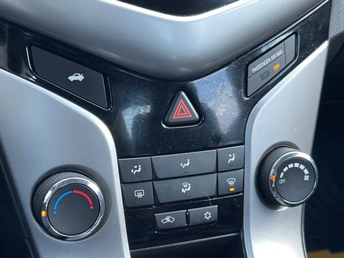 Used 2015 Chevrolet Cruze LT w/ Technology Package image 20