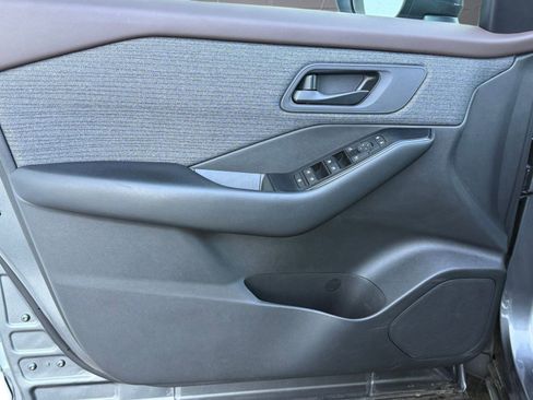 Used 2023 Nissan Rogue S image 11