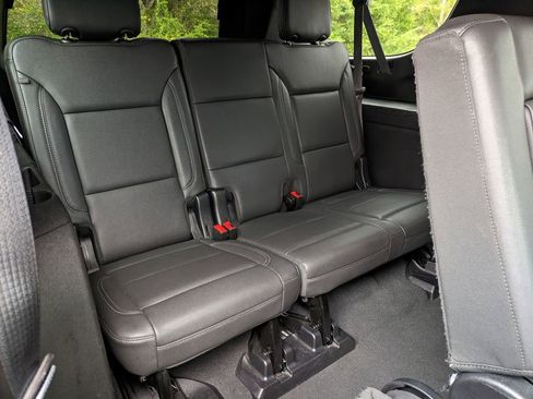 Used 2023 Chevrolet Suburban LT image 30