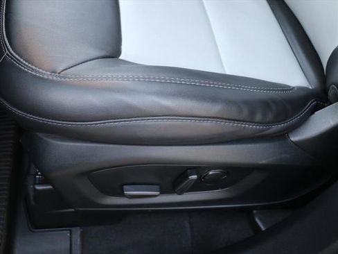 Used 2022 Ford Explorer XLT w/ Equipment Group 202A image 22