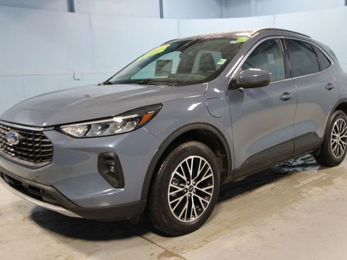 Used 2025 Ford Escape SE image 30