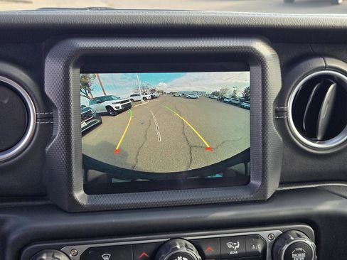 Used 2022 Jeep Wrangler Unlimited Sahara image 19