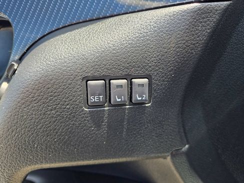 Used 2018 Nissan Rogue SL FWD image 26
