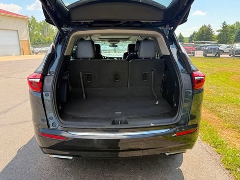 Used 2021 Buick Enclave Essence w/ Sound and Sites Package AWD/4WD image 3