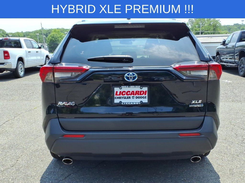 Used 2023 Toyota RAV4 XLE Premium AWD/4WD image 5