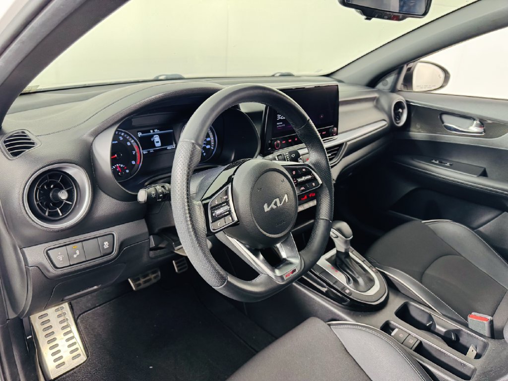 Used 2023 Kia Forte GT-Line w/ GT-Line Technology Package FWD image 8