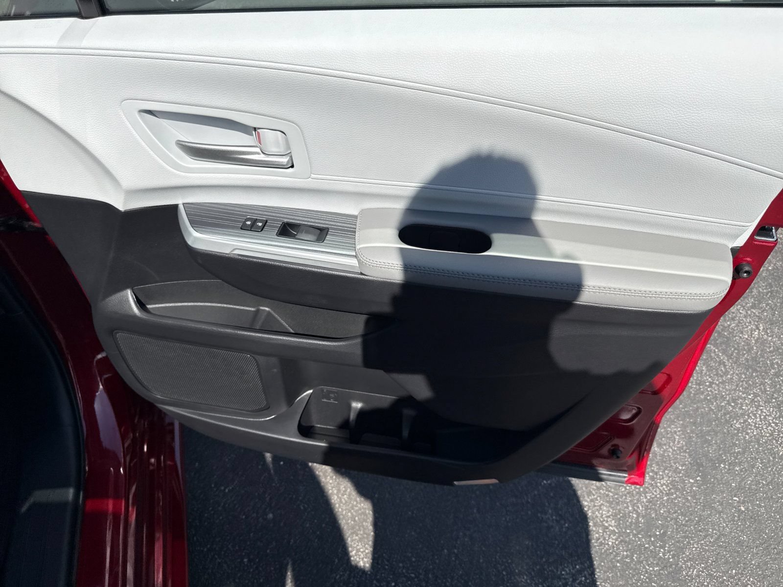 Used 2026 Toyota Sienna XLE FWD image 25