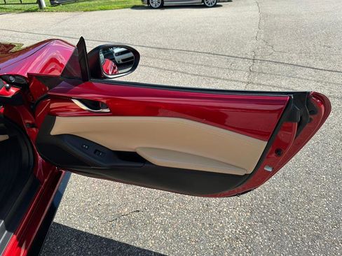 Used 2019 MAZDA MX-5 Miata RF Grand Touring w/ GT-S Package image 14