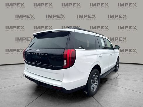 Used 2025 Ford Expedition Active RWD image 3
