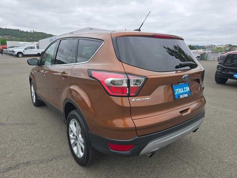 Used 2017 Ford Escape SE AWD/4WD image 3