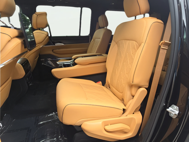 Used 2025 Jeep Grand Wagoneer L Series III w/ Rear Seat Video Group 1 AWD/4WD image 29