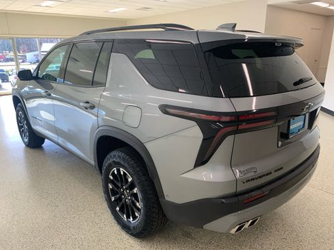 Used 2024 Chevrolet Traverse Z71 w/ Enhanced Driving Package image 9