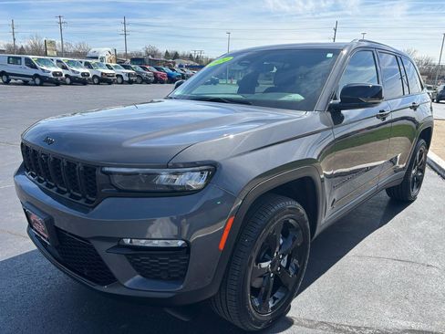 Used 2024 Jeep Grand Cherokee Limited w/ Luxury Tech Group II image 7