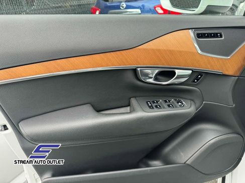 Used 2022 Volvo XC90 T6 Momentum w/ Climate Package image 13