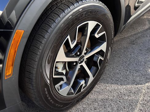 Used 2023 Kia Sportage EX image 12