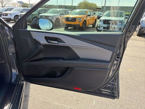 Used 2025 Toyota Camry SE image 22