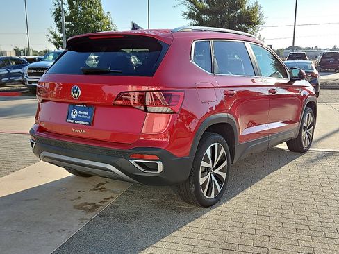 Certified 2022 Volkswagen Taos SE image 3