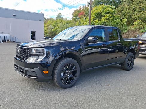 New 2025 Ford Maverick Lariat w/ Black Appearance Package image 3
