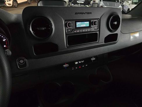 Used 2025 Mercedes-Benz Sprinter 2500 image 27
