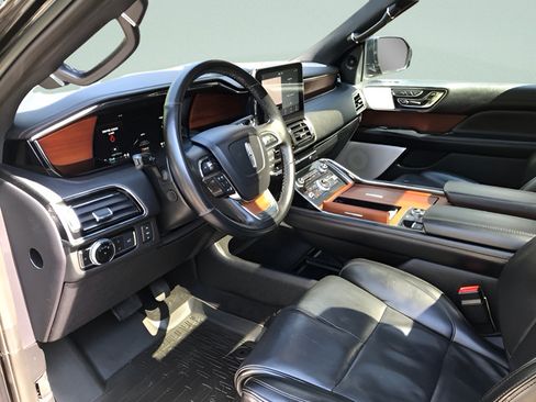 Used 2020 Lincoln Navigator L Reserve w/ Equipment Group 208A Reserve AWD/4WD image 11