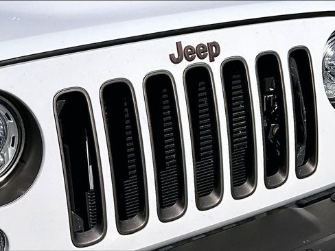 Used 2017 Jeep Wrangler Unlimited Sahara image 30