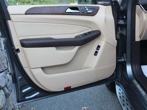 Used 2017 Mercedes-Benz GLS 450 4MATIC image 12