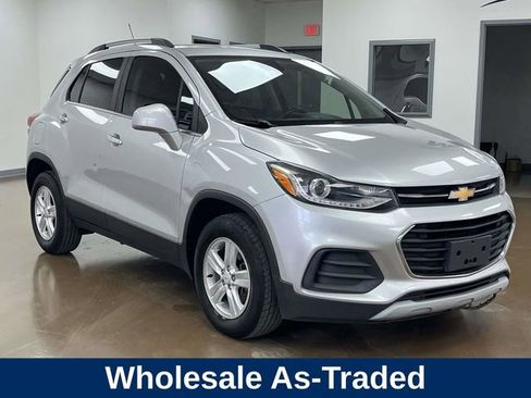 Used 2018 Chevrolet Trax LT w/ LT Convenience Package AWD/4WD image 3