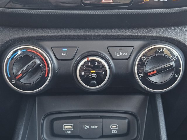 Used 2026 Hyundai Venue SE FWD image 19
