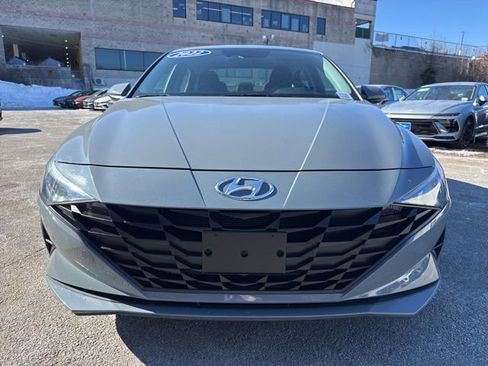 Used 2022 Hyundai Elantra SEL w/ Preferred Accessory Package image 2