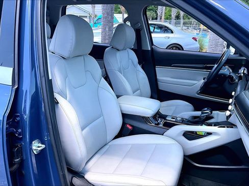 Used 2024 Kia Telluride S w/ S Sunroof Package FWD image 9