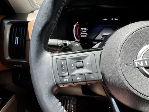 Used 2022 Nissan Pathfinder Platinum w/ Cargo Package image 32