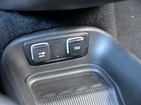 Used 2021 Chrysler Pacifica Touring w/ S Appearance Package image 26