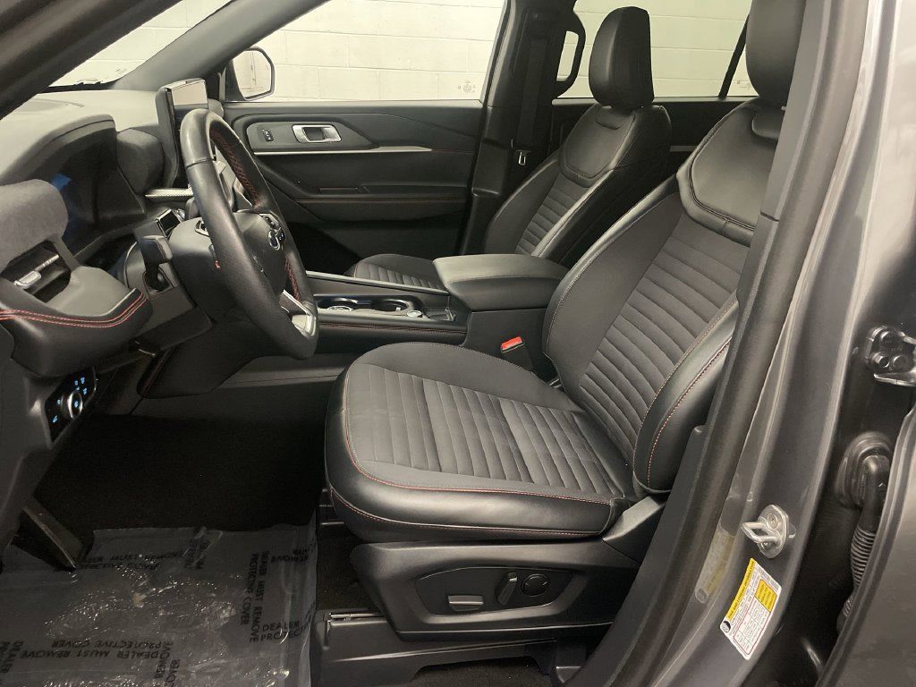 Used 2025 Ford Explorer ST-Line w/ ST-Line Street Pack AWD/4WD image 14