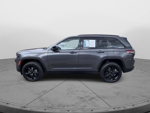Used 2023 Jeep Grand Cherokee Altitude AWD/4WD image 9