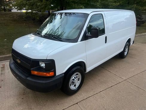 Used 2015 Chevrolet Express 2500 image 16