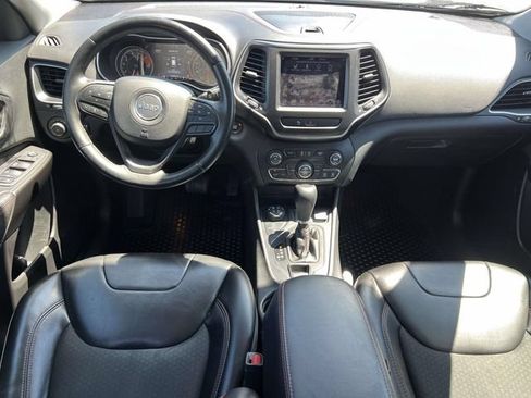Used 2019 Jeep Cherokee Trailhawk w/ Cold Weather Group AWD/4WD image 15