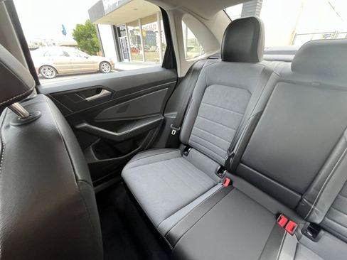 Used 2025 Volkswagen Jetta SE image 39