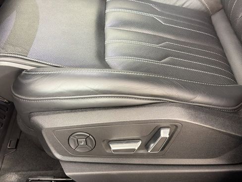 Used 2021 Audi e-tron Prestige w/ Prestige Package image 14