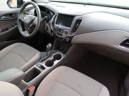 Used 2017 Chevrolet Cruze LT w/ Sun And Sound Package image 10