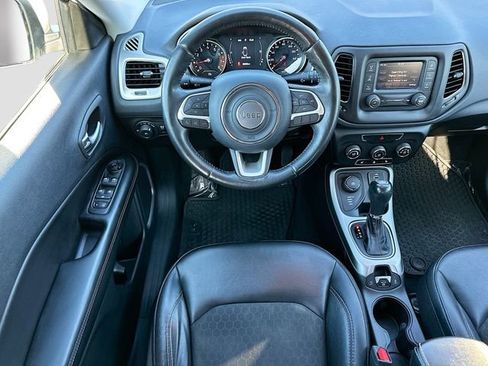 Used 2018 Jeep Compass Latitude w/ Cold Weather Group image 20