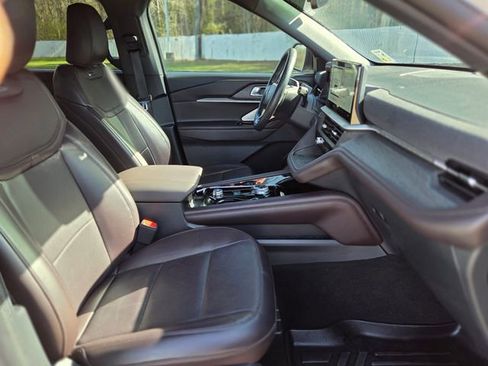 Used 2025 Ford Explorer Platinum image 16