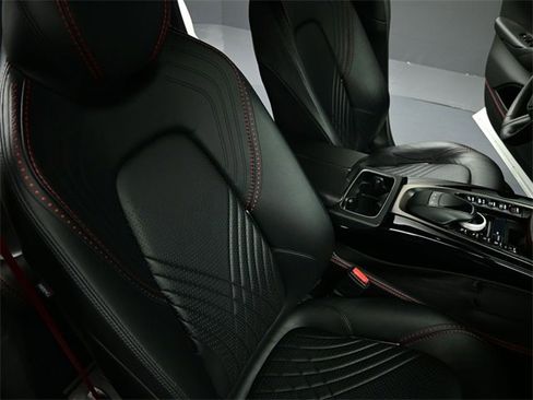 Used 2021 Aston Martin DBX image 23